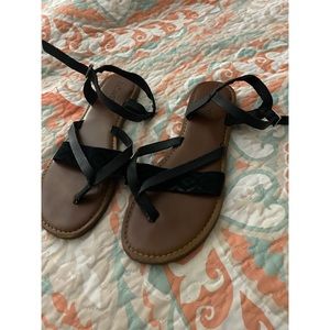 TOMS leather sandals. Size 9w